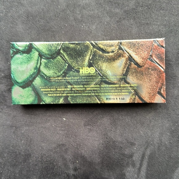 Urban Decay x Game Of Thrones Mother of Dragons highlighter palette - Picture 3 of 3